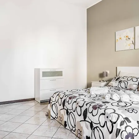 Casa Via Sottocorno Apartment *